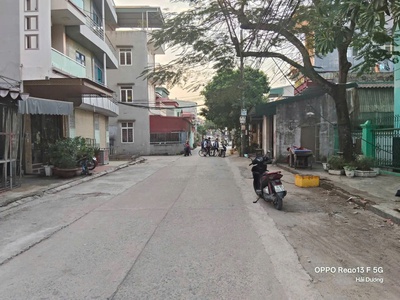 Lô góc phố bảo tháp   kinh doanh tốt, đường rộng, giá 2,6xx tỷ 2