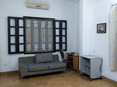 Cho thuê nhà ngõ 364 giải phóng 30m  x 4 tầng, 2 ngủ, 3 wc, 8 triệu 1