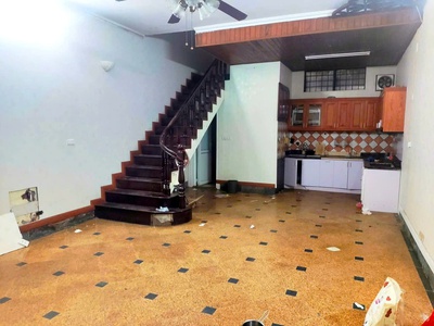 Cho thuê nhà ngõ ô tô thái hà 60m  x 4 tầng, 4 ngủ, 3 vệ sinh, 15 triệu 0