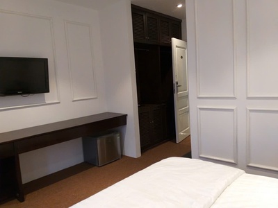 Cho thuê nguyên căn 8 p.ngủ phố Văn Cao, DT: 90m2. 4