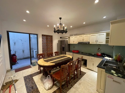 Cho thuê nguyên căn 8 p.ngủ phố Văn Cao, DT: 90m2. 7