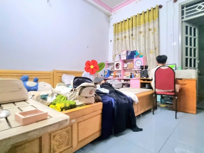 Bán nhà 2 tầng 104m dĩ an,shr đường xe hơi thông,gần ngã 3 ông xã 1