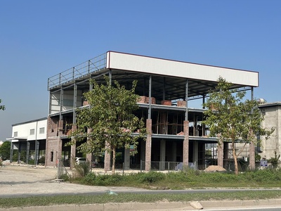 Cho thuê/hợp tác  mặt bằng vàng 2.800m2   cửa ngõ tp. ninh bình   sẵn showroom 3 tầng 0