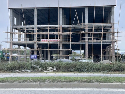 Cho thuê/hợp tác  mặt bằng vàng 2.800m2   cửa ngõ tp. ninh bình   sẵn showroom 3 tầng 3