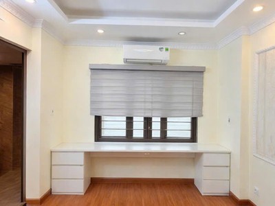 Siêu rẻ-bán nhà 5 tầng - 5,6 tỳ - đày đủ công năng - ngay gần chợ phúc lọi - long biên 2