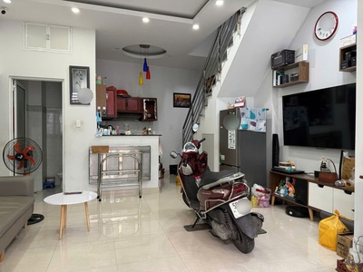 Ngay q1 - nhà 2 tầng btct - 4pn lớn - có pn trệt - bình thạnh - hẻm 4m - khu dân trí - chủ gấp bán 0