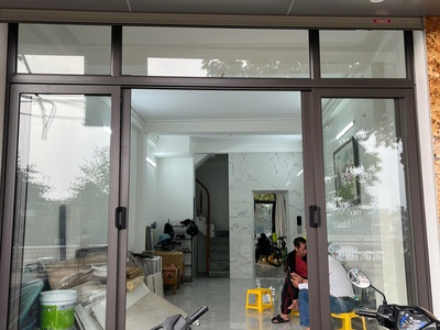 Cho thuê nhà làm văn phòng tầng 1,2 - mặt đường, view hồ Hạ Đình 0