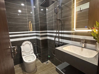 Bán nhà minh khai 5 tầng long lanh ở ngay đón tết hai bà trưng 3