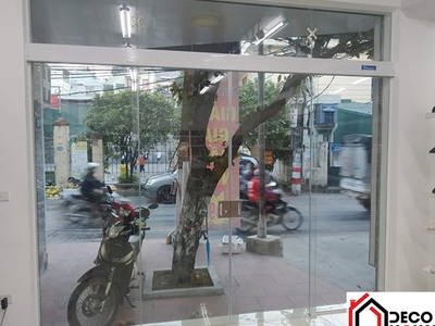 Chọn cửa kính lùa hay cửa mở quay cho phòng khách So sánh chi tiết 0