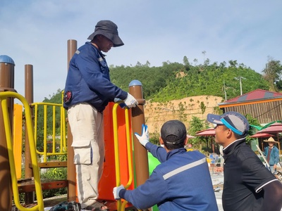 Thi công khu vui chơi ngoài trời, sửa chữa máng trượt, thiết bị vận động học đường 11