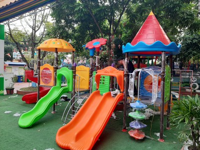 Thi công khu vui chơi ngoài trời, sửa chữa máng trượt, thiết bị vận động học đường 15