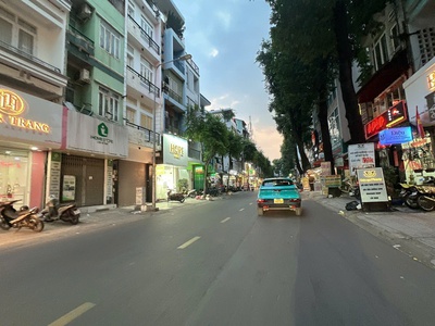 Giảm 12 tỷ còn 47 tỷ ks 8 lầu hầm nguyễn thái bình ngang 8m 184m2 gần vincon tân bình. 0