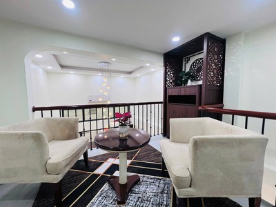 Nhà đẹp-lô góc- phố lạc long quân 38m 5t nhỉnh 9 tỷ-ngõ thông- gần phố 3