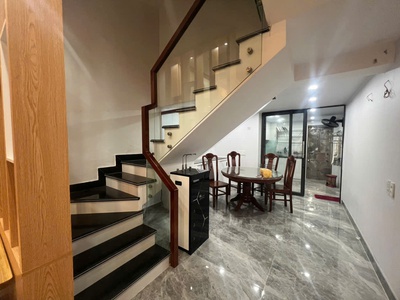 Cho thuê nhà Tô Vũ , Hải An . Đầy đủ đồ .Chuyên gia , gia đình ở ok . Ô tô đỗ cửa 2