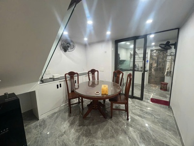 Cho thuê nhà Tô Vũ , Hải An . Đầy đủ đồ .Chuyên gia , gia đình ở ok . Ô tô đỗ cửa 3