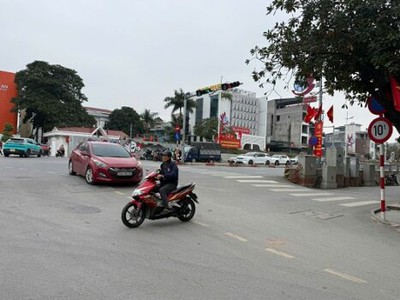 Cho thuê mặt bằng vị trí đắc địa ngã tư âu cơ 2