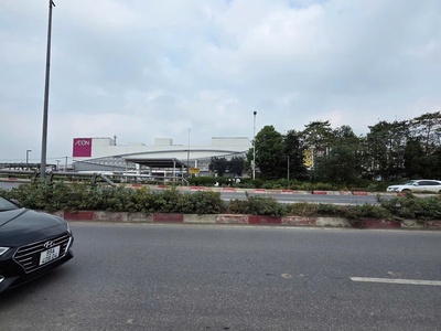Đất mặt phố cổ linh, đối diện aeon  dt 40m - mt 4,2m  siêu hiếm  kinh doanh đỉnh  20 tỷ chẵn 0