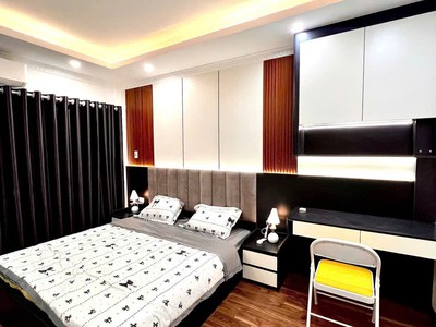 Bán nhà nguyễn văn linh long biên diện tích 30m  nhà 5 tầng ngõ ô tô qua nhà 3