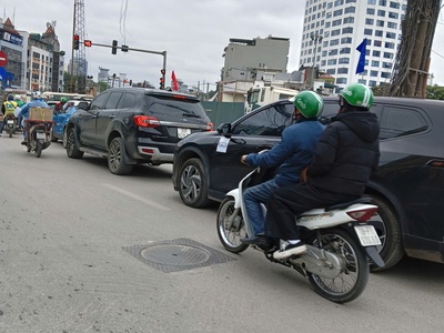 Hàng hiếm mặt đường đê la thành ba đình . 0