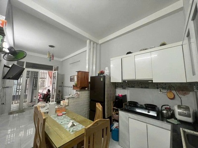 Chủ gấp bán , giảm giá mạnh - nhà 3 lầu - ngay chợ thủ đức - f trường thọ 1