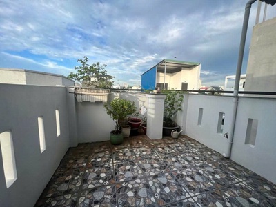 Chủ gấp bán , giảm giá mạnh - nhà 3 lầu - ngay chợ thủ đức - f trường thọ 4