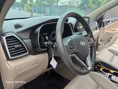 HUYNDAI tucson 2.0D máy Dầu  sản xuất 2021 ODO 9 VẠN KM   ZIN 6