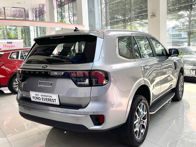 FORD EVEREST  Xe sẵn showroom - đầy đủ màu sắc giao ngay 2