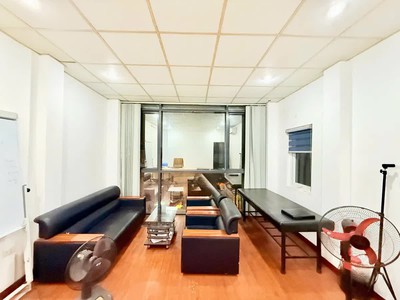 Bán Nhà 1 Mặt Phố, 1 Mặt Ngõ Trung Kính. Cầu Giấy. Ô Tô. Vỉa Hè. DT 133m2. Giá 65,5 Tỷ. 2