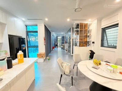 Bán nhà phố hoàng quốc việt - 121m 5 tầng lô góc hai mặt tiền ô tô vỉa hè an sinh kết hợp văn phòng 1