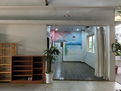 Cho thuê văn phòng làm việc rộng hơn 100m    không gian yên tĩnh, view sân vườn 1