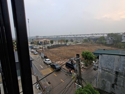 Chính chủ bán nhanh nhà 3 tầng mới xây - đầy đủ nội thất - view công viên, cầu thăng long 4