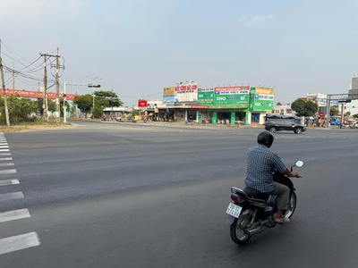 Bán đất tặng nhà mặt tiền tỉnh lộ 15, sát tttm centre mall củ chi, 95m2 chỉ 5 tỷ 0