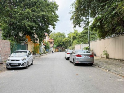 Bán đất ngọc thụy phố  nguyễn gia bồng 50 m2 x11.3 tỷ long biên. 0