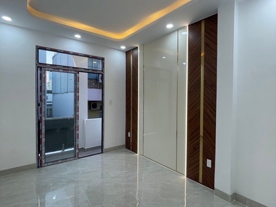 Bán nhà đẹp vào ở ngay- đ.đoàn văn bơ- cách 50 m ra mt xe hơi- lưu thông hoàng diệu - bến vân đồn- 4