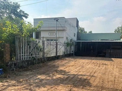 356m trong đó 200m thổ cư. ngang đầu 8,6m cuối nở hậu 9,5m giá 6.7t có thương lượng 0