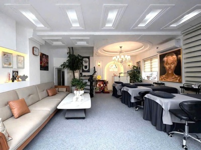 Chính chủ bán nhà đẹp góc 2mặt tiền, ngang 6m,đường ô tô thông, giá chỉ 7.5 tỷ,vừa ở vừa kinh doanh 3