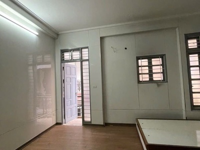 Lạc long quân 35m x5 tầng 10 tỷ,ngõ ô tô,kinh doanh,thông các ngả 2