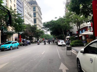 Mặt Phố Hai Bà Trưng HK 5 Tầng Thang Máy MT 5,2M 120 Tỷ -Nở hậu 0