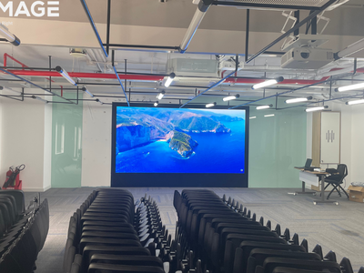 Hệ Thống Hiển Thị Số Trong Phòng Họp Doanh Nghiệp: Từ Nền Tảng Kỹ Thuật Số Đến Giải Pháp LED Thực Tế 1