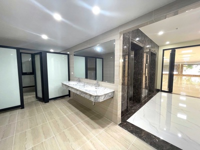 Cho thuê Tòa Văn Phòng VIP 10 Tầng Xây Mới Mặt Phố Hoàng Ngân. Vị Trí Lô Góc. DT 360m2. MT 12m 14