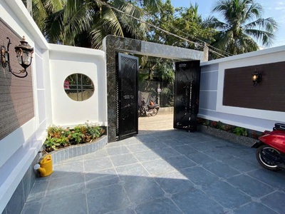 NHÀ MỚI có Sân đậu Ô TÔ. Ngay sát đường nhựa Huyện 90C, P. Đạo Thạnh. 0