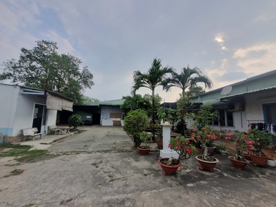 Cần bán 1879m2 kho và 3 nhà cấp 4 đường vào xe tải 1