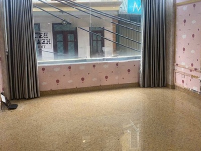 Cc cần cho thuê nhà ngõ lĩnh nam, 32m  x 5 tầng, 3 ngủ, 3 vệ sinh, 11 triệu 2