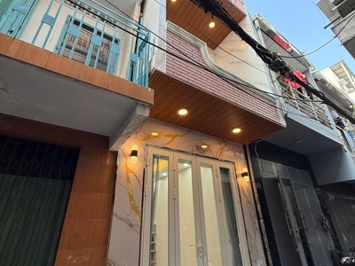 Cực hiếm nhà mới 3 tầng cao đạt q5 - hẻm 4m thông - chỉ hơn 5 tỷ xách vali vào ở ngay 1