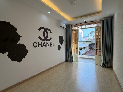 Cực hiếm nhà mới 3 tầng cao đạt q5 - hẻm 4m thông - chỉ hơn 5 tỷ xách vali vào ở ngay 0