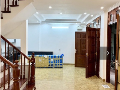 5 tầng   6 ngủ   2 thoáng   11.9 tỷ  trần khát chân 4