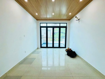 Bán nhà mặt đường thiên lôi - 92m 3 tầng - vị trí đẹp - giá 9.5 tỉ 3