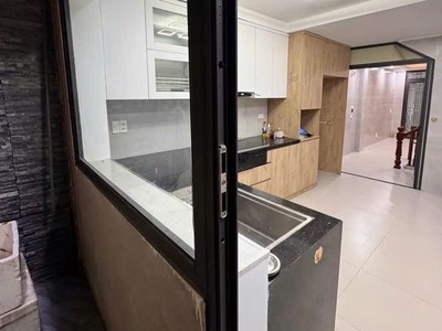 Nhà cầu giấy thông quan hoa   dt 42m , từ tầng 2 là 45m    5 tầng   nhà dân xây chắc chắn 1