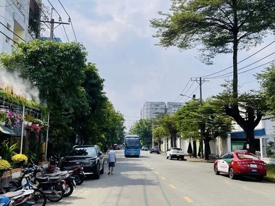 Cạnh aeon tân phú view công viên mặt tiền đường 12m 60m chỉ 8.x 2