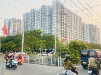 Cạnh aeon tân phú view công viên mặt tiền đường 12m 60m chỉ 8.x 3